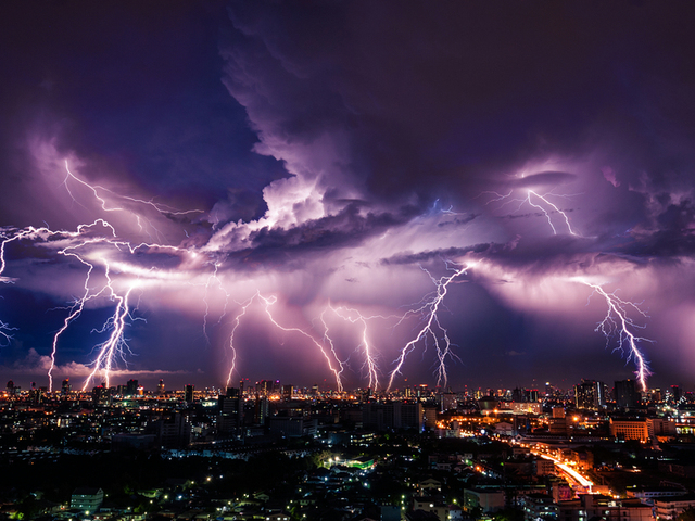 雷を英語で 音か光で使い分ける豪雨 落雷 稲妻 イナヅマ の表現
