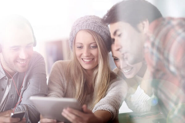 「特に」の英語は4つ!文頭や文中での使い方を例文で紹介